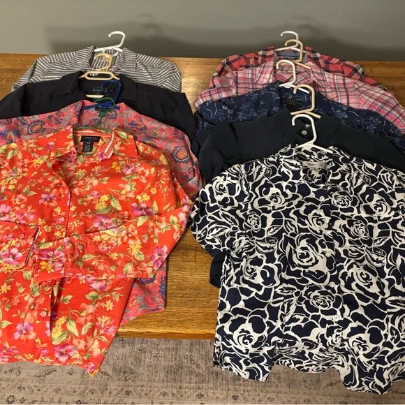 Floral and Patterned Women’s Shirt Collection. Nine Pieces - Picture 1 of 10